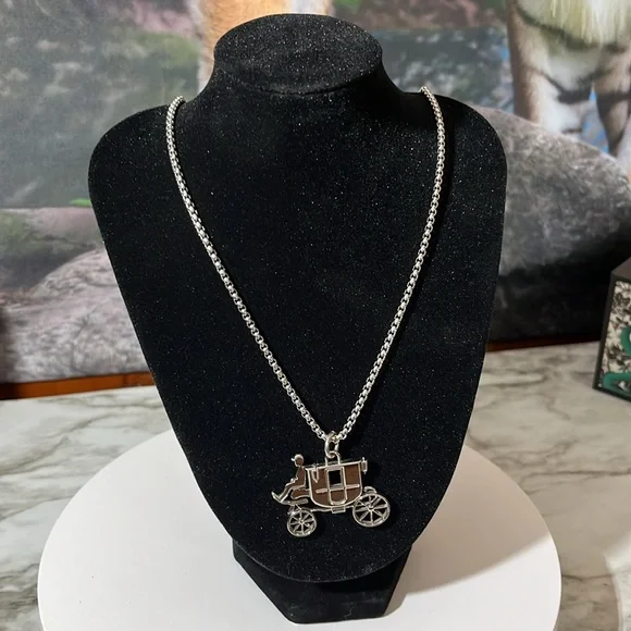 COACH VINTAGE HORSE CARAGE CHARM WITH NEW STAINLESS STEEL 24” CHAIN. - Picture 4 of 4